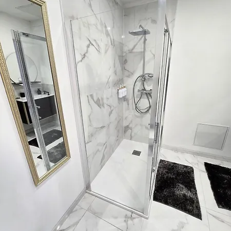 Apartment Chic & Glamour Dubai Style