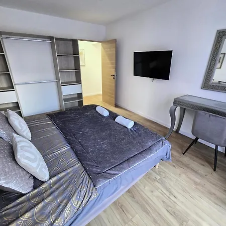 Apartment Chic & Glamour Dubai Style *